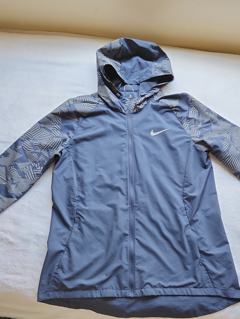 Nike Woman  Slate Blue Hooded Rain Jacket with Reflective Patterned Sleeves